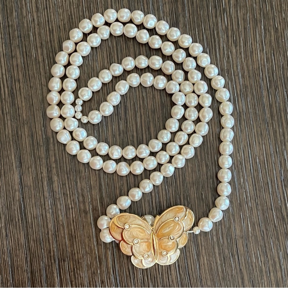 AVON x Kenneth Jay Lane faux pearl necklace w butterfly enamel pendant, VINTAGE